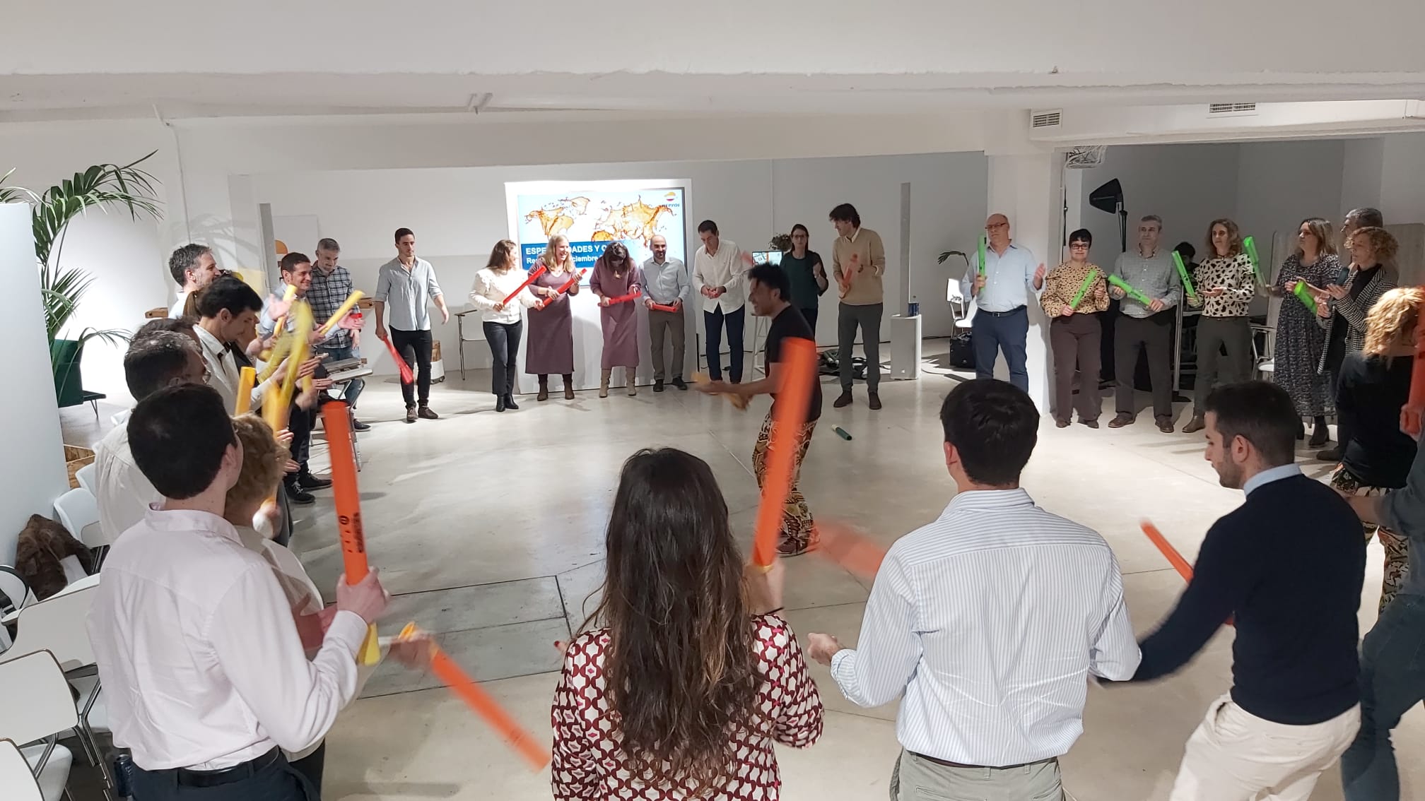 Team building con tubos sonoros y percusión